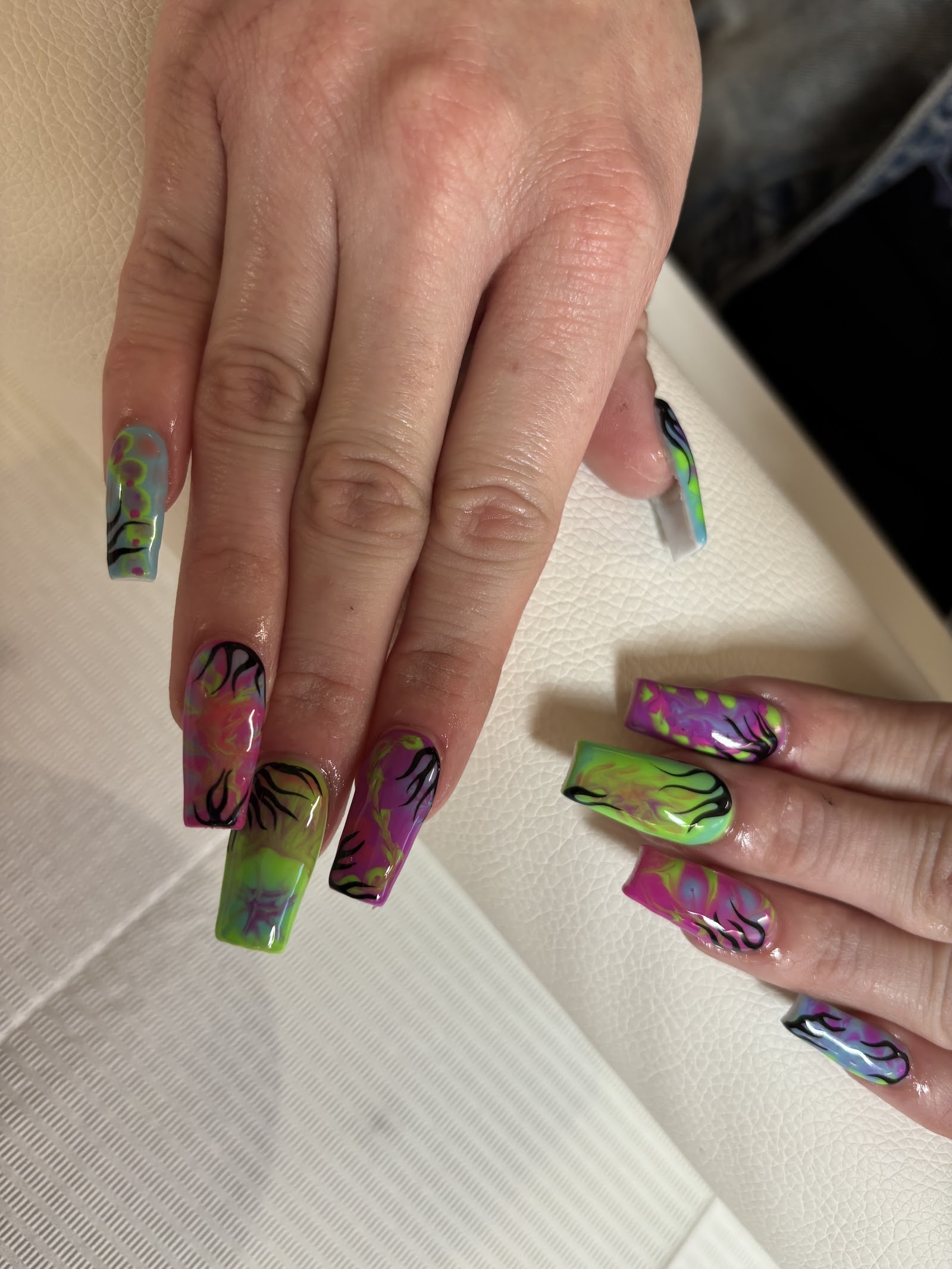 Hola Bella! Beauty Bar nail photo 3
